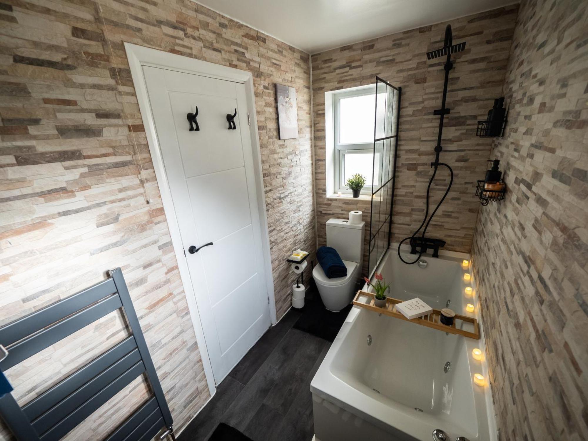 Seaside Retreat: Luxury 1-Bed, Free Parking Apartment Portsmouth Exterior photo