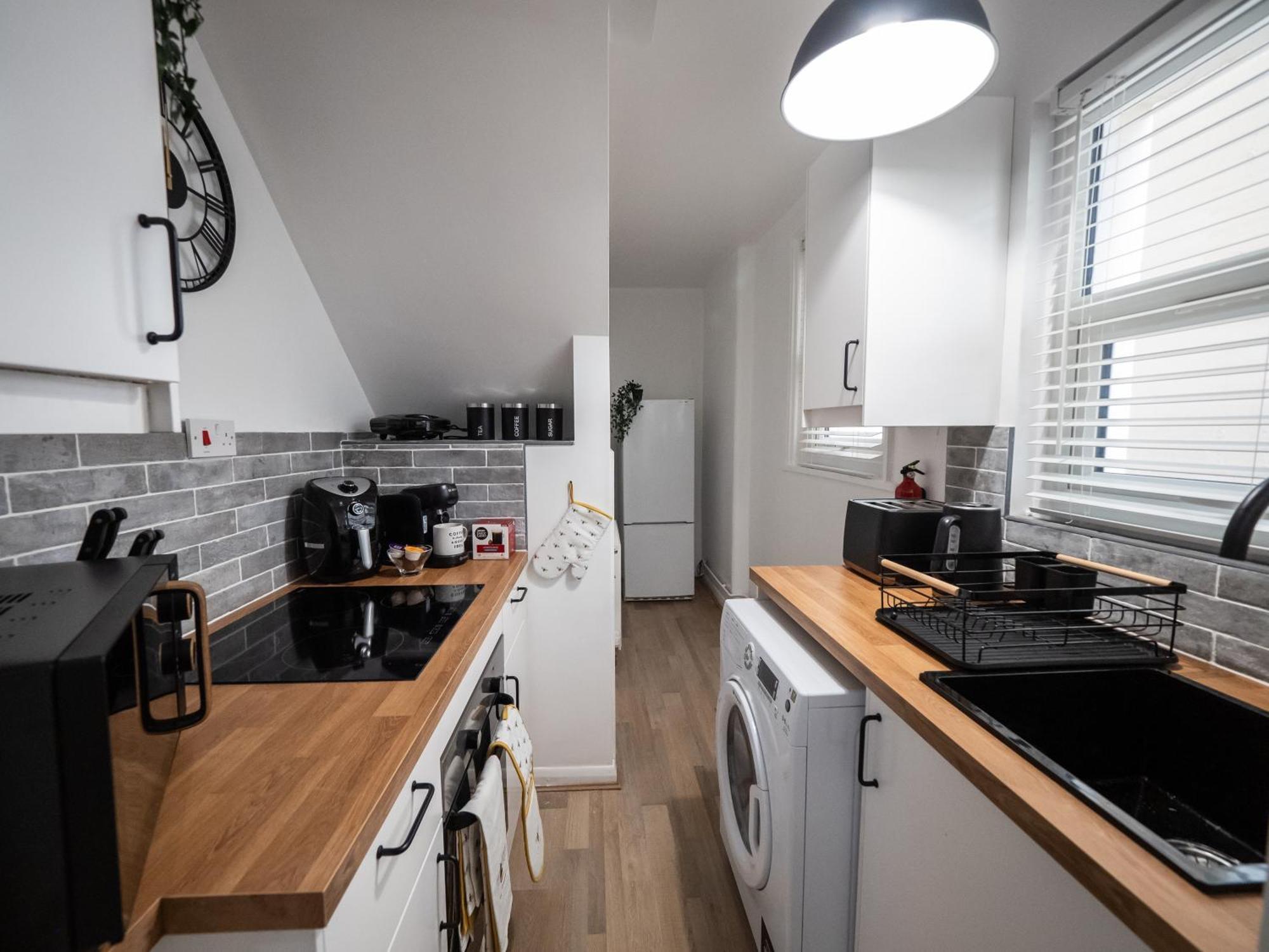 Seaside Retreat: Luxury 1-Bed, Free Parking Apartment Portsmouth Exterior photo